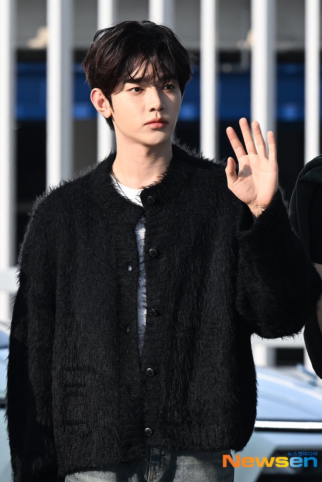 msiakpopfans's tweet photo. [📸] 251106 ICN ✈️ KUL

ZEROBASEONE at Incheon International Airport, heading to Malaysia for 2025 ZEROBASEONE WORLD TOUR [HERE &amp; NOW] IN KUALA LUMPUR 🇲🇾

(Zhanghao, Yujin, Jiwoong)

Cr: Newsen

#ZEROBASEONE #ZB1 #제로베이스원 #ZEROBASEONEINKUALALUMPUR #ZB1inKL #ZEROBASEONEinKL https://t.co/dpAloqQFoA