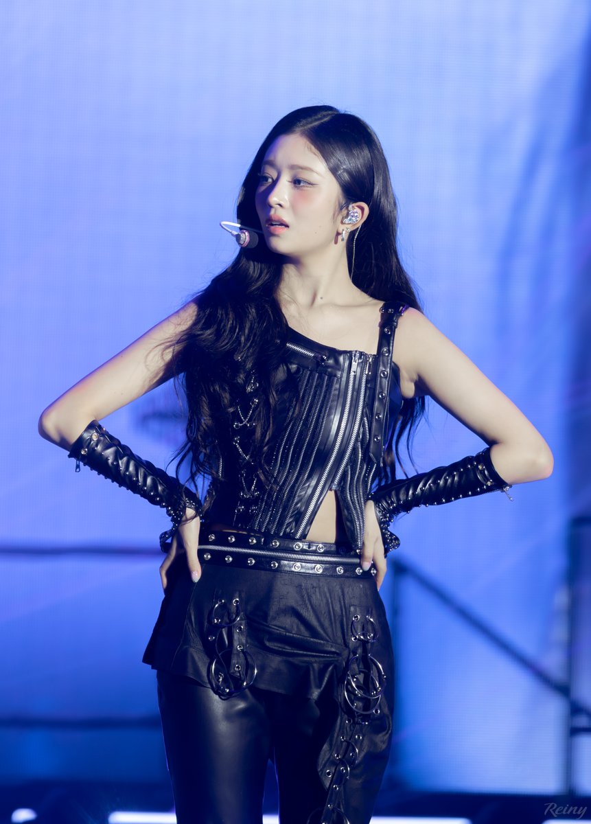 251031 SHOW WHAT I AM

#IVE #아이브 #アイヴ #REI #레이 #レイ