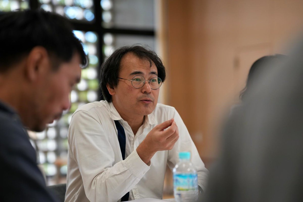 pancakenokai's tweet image. パンケーキの会🥞
二本立て公演『ある夜をめぐって』
2026年1/29(木)～2/4(水)
下北沢駅前劇場

チケット発売🎫は11月29日！
※オトクな2作品セット券🎫🎫先行発売中 docs.google.com/forms/d/1WMxG2…

写真は『エーリヒ・ケストナー～消された名前～』
顔合わせの模様です

📷ハマリュウノスケ@hama_ryunosuke