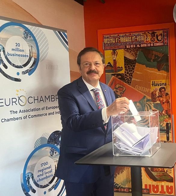 TOBB Başkanımız <a href="/RHisarciklioglu/">Rifat Hisarcıklıoğlu</a> ’nu, Avrupa Odalar Birliği (<a href="/Eurochambres/">Eurochambres</a>) 2026-2027 dönemi için yeniden Başkan Vekili olarak seçilmesinden dolayı tebrik ediyor, kendisine yeni görev döneminde de üstün başarılar diliyorum.                
<a href="/TOBBiletisim/">TOBB</a>