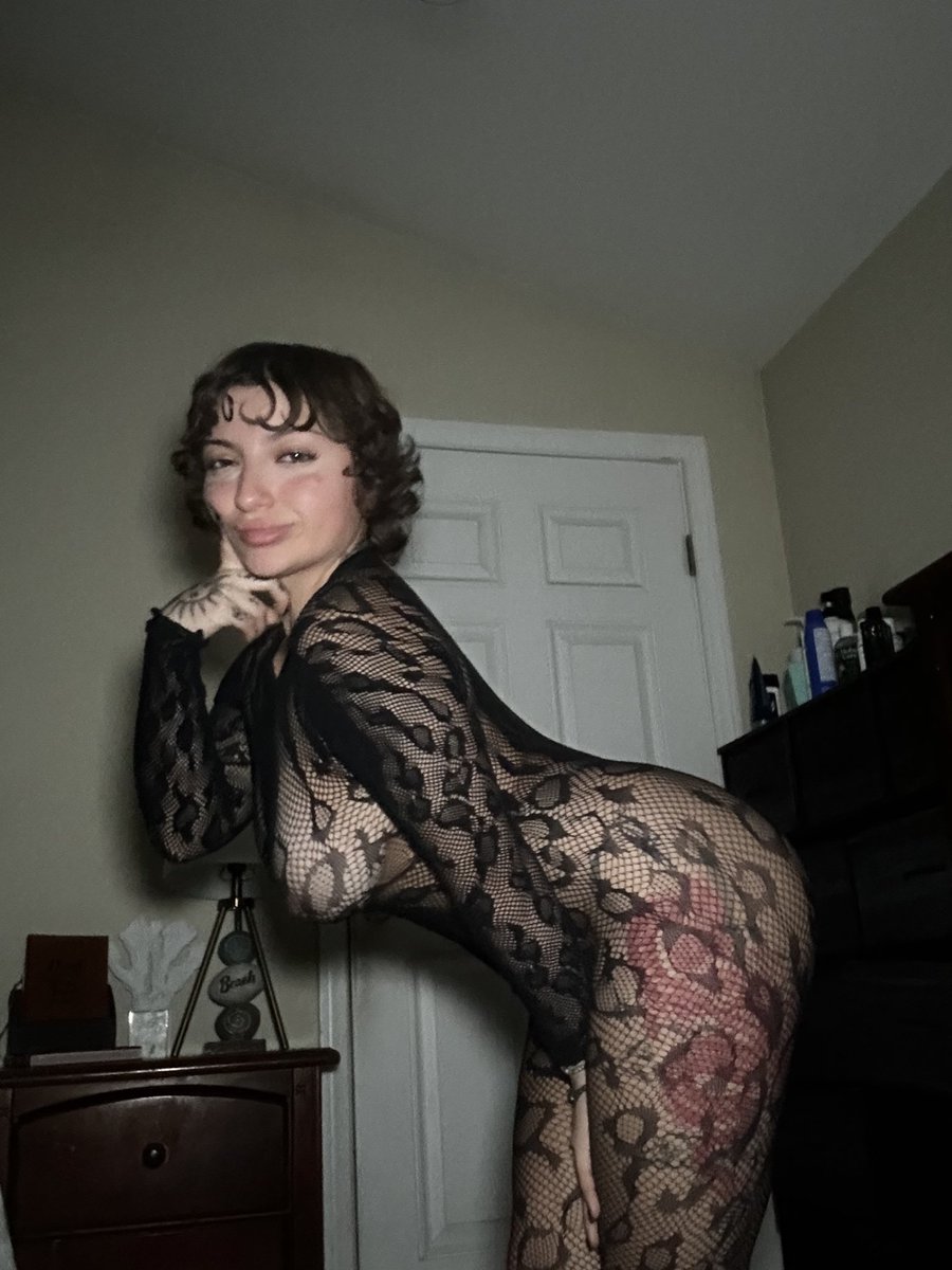 miiishelley's tweet photo. My favorite mesh bodysuit so far 🐆 https://t.co/TIp84buyUb