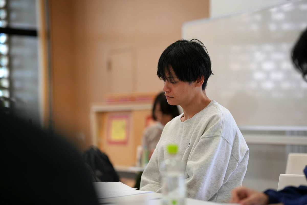 pancakenokai's tweet image. パンケーキの会🥞二本立て公演『ある夜をめぐって』
2026年1/29(木)～2/4(水)
下北沢駅前劇場

チケット発売🎫は11月29日！
🥞オトクな2作品セット券🎫🎫先行発売中 docs.google.com/forms/d/1WMxG2…

写真は『エーリヒ・ケストナー～消された名前～』
顔合わせの模様です

📷ハマリュウノスケ@hama_ryunosuke