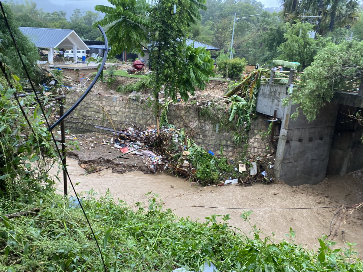 KisaragiSekai's tweet image. Sorry for not posting in the past few days everyone. Internet is spotty, we have no power and water. I have to travel around 10kms just to have internet and charge my phone and power bank. 

I probably need to move to since the area since water erosion is really bad nearby.