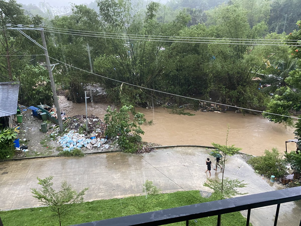 KisaragiSekai's tweet image. Sorry for not posting in the past few days everyone. Internet is spotty, we have no power and water. I have to travel around 10kms just to have internet and charge my phone and power bank. 

I probably need to move to since the area since water erosion is really bad nearby.