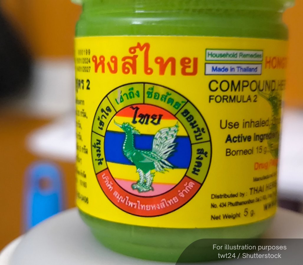 NewsBFM's tweet image. MOH has warned the public not to purchase or use the Hong Thai Inhaler after the product was found being sold on Malaysian e-commerce platforms.

It said the product, which was recently recalled in Thailand for bacterial contamination, is not registered with the Drug Control…