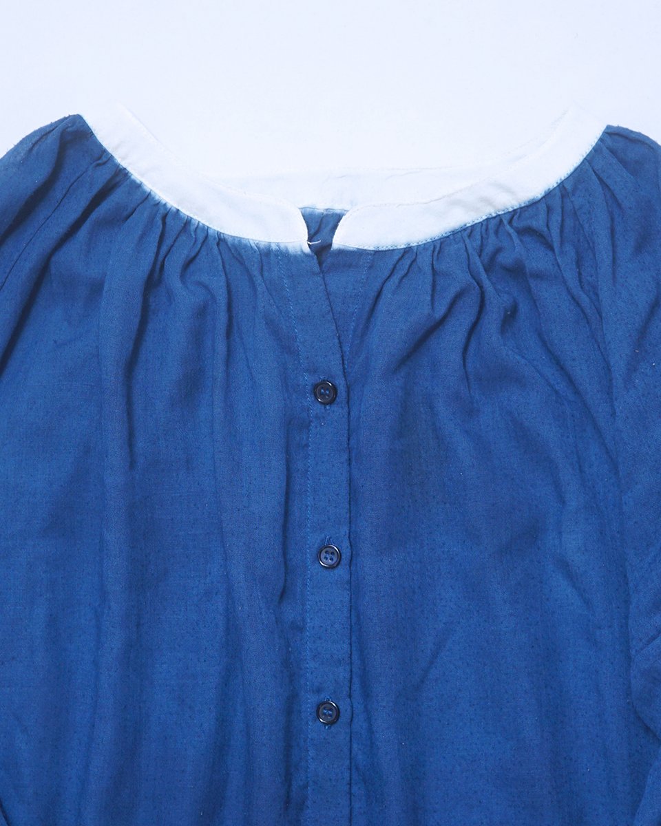 Uchida Dyed Dress Series✨
板締め染め/Itajime （Board Tightening Dyeing）

使用した板型は1種類。同色で2回染色、それにより全体よりも薄い柄が現れ、2回目の板型を少しずらす事で1回目の柄と重なった部分が白く残る。