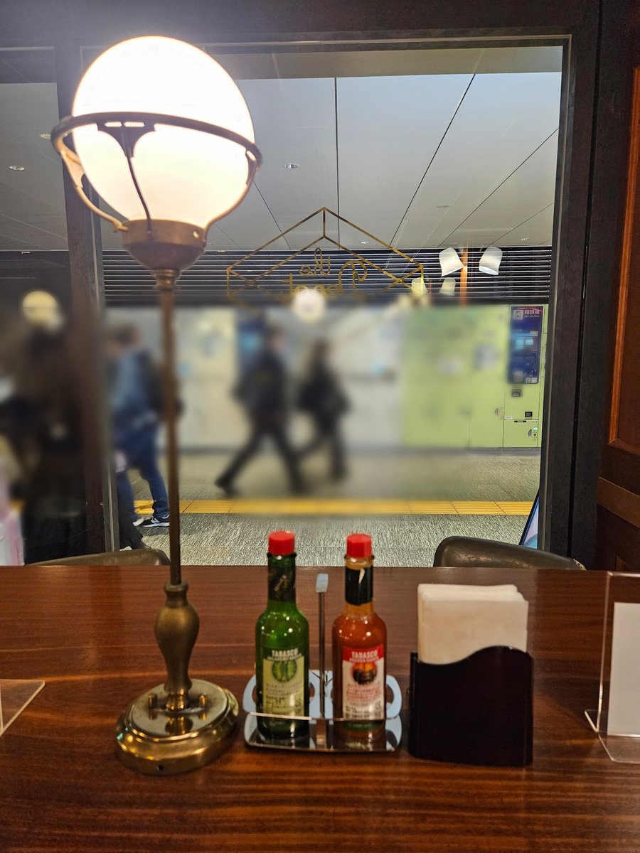 rei_nekoyashiki's tweet photo. 席に座ると聞こえてきたBGMが玉置浩二さんの「Friend」陽水さんと玉置さんの「夏の終わりのハーモニー」小田和正さんの「言葉にできない」店主様のお好みなのか?リクエスト制とかなのか?音がやけに良かったです。#東京駅 #GRANSTATOKYO #スクエアゼロエリア #DEPOT #デポ https://t.co/cALUGR5x7e