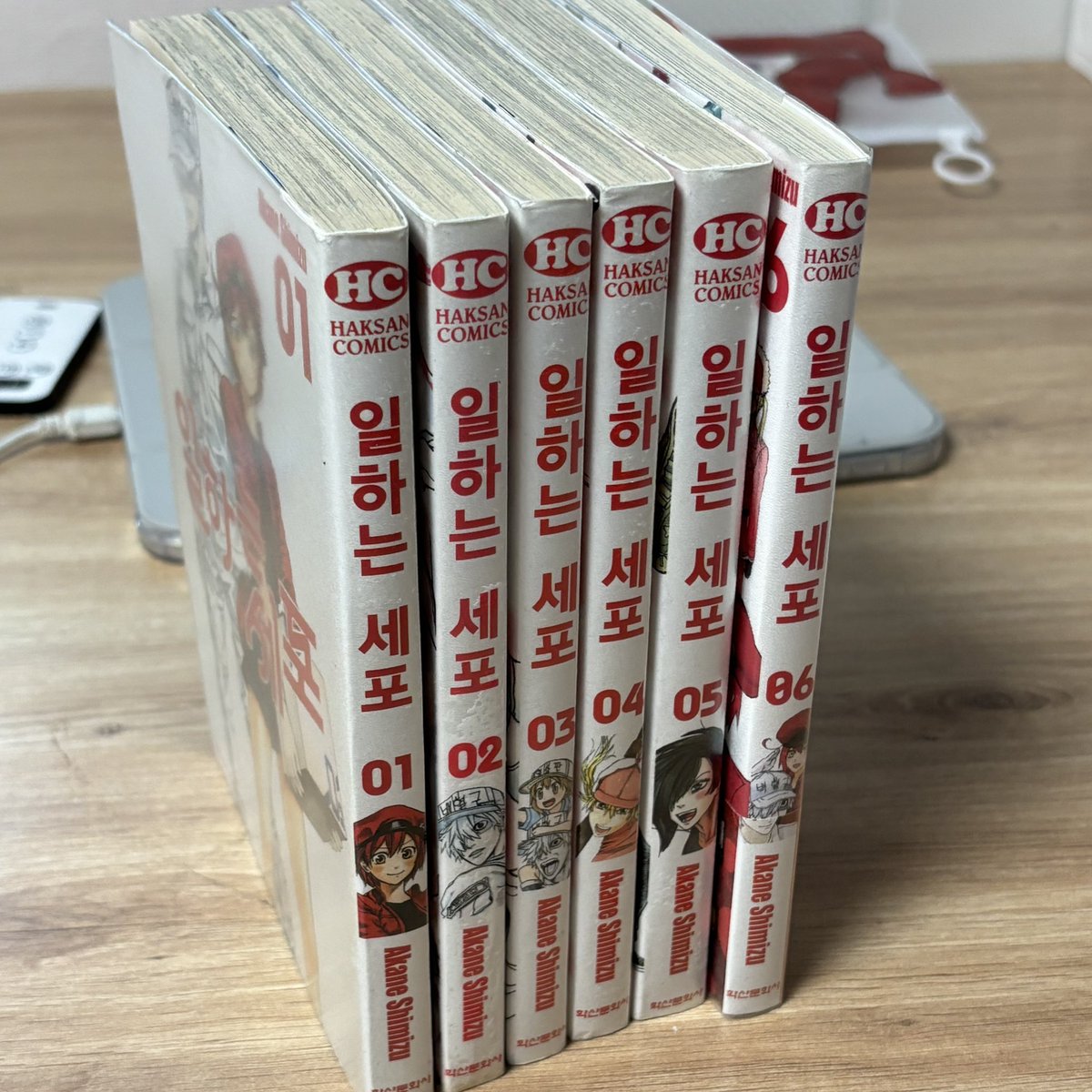 To_mato1_'s tweet photo. [고전] 일하는 세포 만화책 판매

₩ 일괄 1.0 (택미포)

정가 31500원 주고 소장용으로 구매했었습니다 한번씩 읽고 보관 했고 생활감이 있을수 있지만 찢김,구겨짐 같은 하자는 없어요

구매문의는 옾챗! ⬇️
https://t.co/oH5pe6AD7B

#만화책 #오타쿠_장터 https://t.co/PArM598mWC