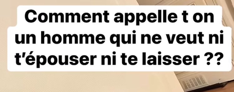 Sur la route de tourisme vers 22h a X time , il suffit de présenter la carte sans écrit et ils vous laisseront passer.
Mais qu’est-ce qui leurs assurent que c’est bien vous ?
