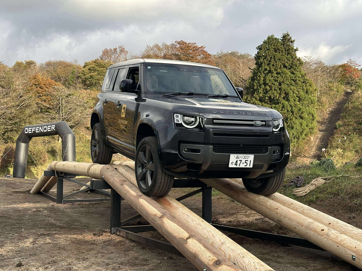 r_d_o_jp's tweet image. . #DefenderTrophy 国内予選会場の設営もラストスパート！

会場はDefender Trophyカラー1色に染まってきました💛