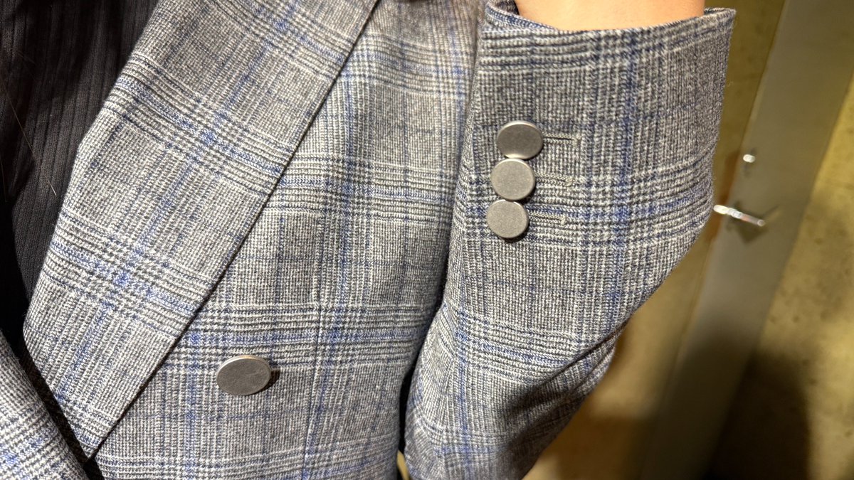 taker_tokyo's tweet photo. Y様の　”ゆるやかセットアップ"
・グレーにブルーのオーバーペンで上品に
・スーツではなくブレザースタイル
・ワイドパンツに初挑戦！

渋谷のオーダサロンｔａｋｅｒは
細部まで妥協なく仕上げることで
満足度の高い、あなただけの１着を
ご提案、ご提供しています。 https://t.co/aqwGxJlp8P