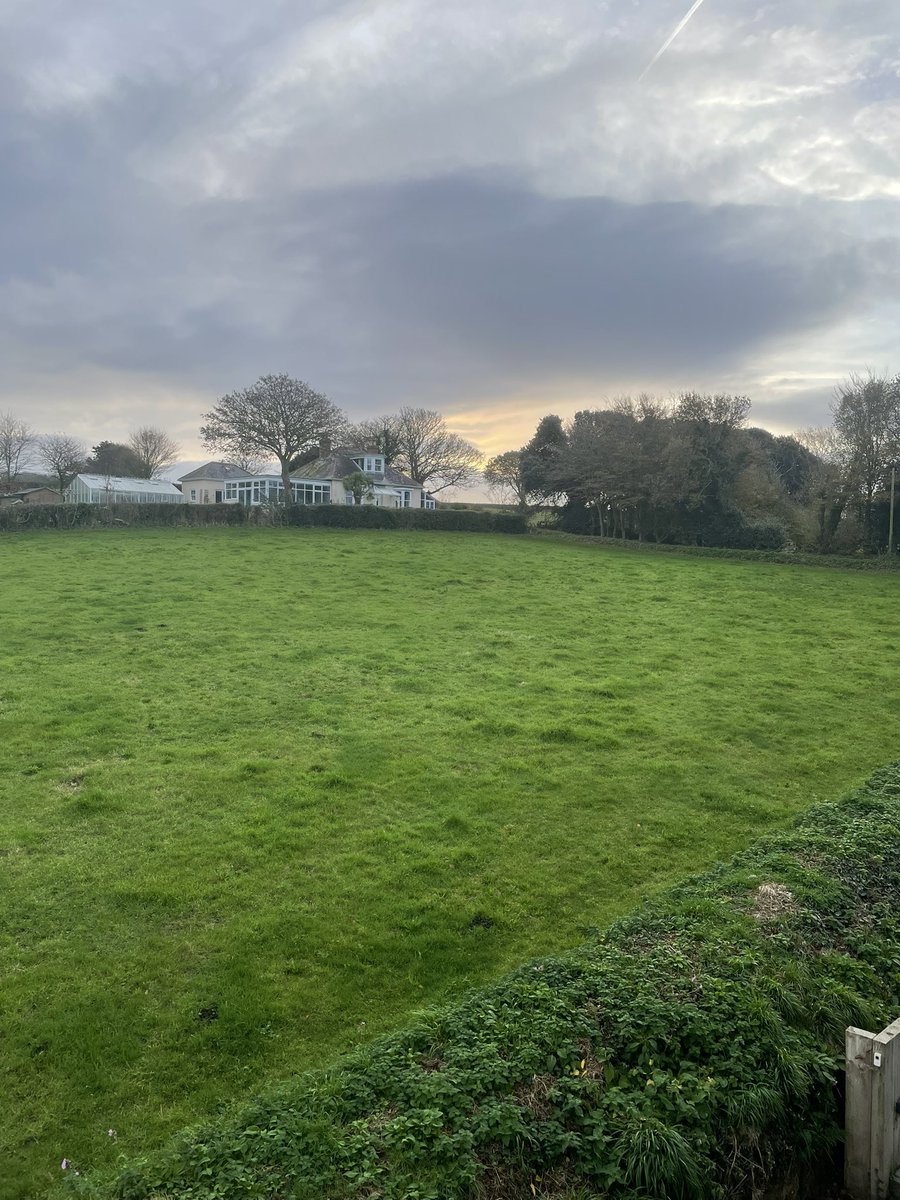 Morning everyone, calm and peaceful this morning, have a great day and be nice. #chog