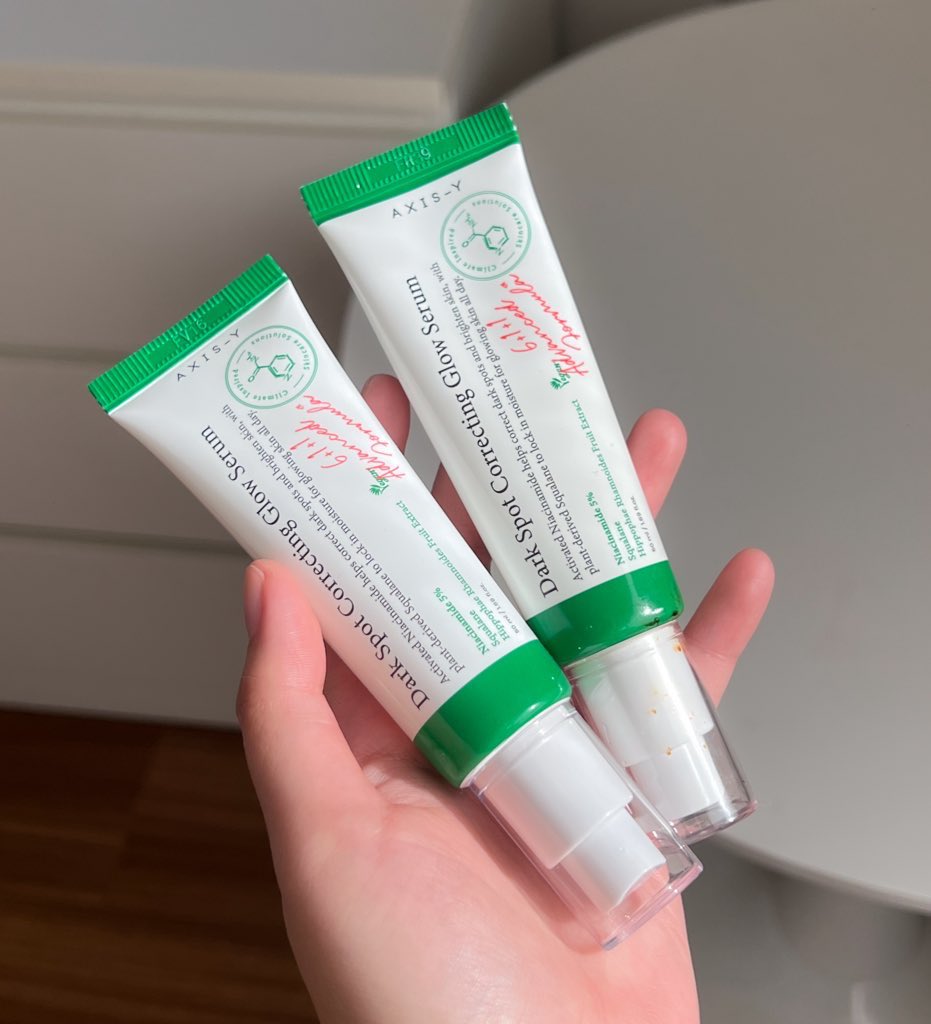 Nananblogblog's tweet image. ดาร์ก สปอต เซรั่ม Axis-Y จากพี่เกาตัวนี้ดีมากกกกกกก แปปๆนี่ใช้หมดไปหลอดนึงแล้วพึ่งเติมของเข้ากรุ รอยแดงช่วงสิวหายใหม่ๆจางไว แค่โบกเช้า-เย็น ผิวอิ่มน้ำ ไม่แห้งไม่ลอกด้วย 100/10