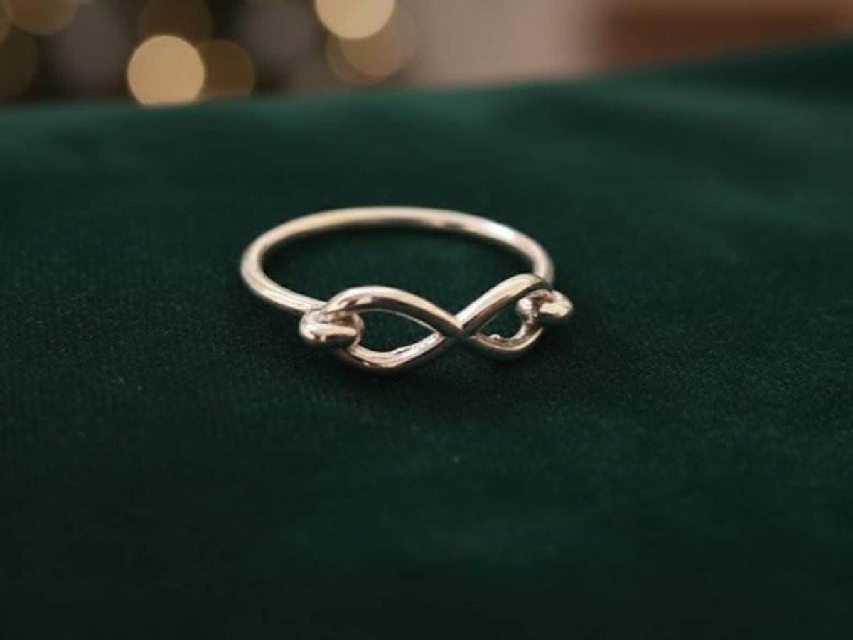 jewelldiro's tweet image. 💖 Embrace eternal love with our Minimalist Infinity Ring! Made of 925 Sterling Silver, perfect for women &amp;amp; girls. Ideal birthday gift or daily elegance. ✨ #InfinityRing #SterlingSilver #GiftForHer 
Order Now: jewelldirojewellery.etsy.com/listing/439926…
etsy.com/in-en/shop/Jew…