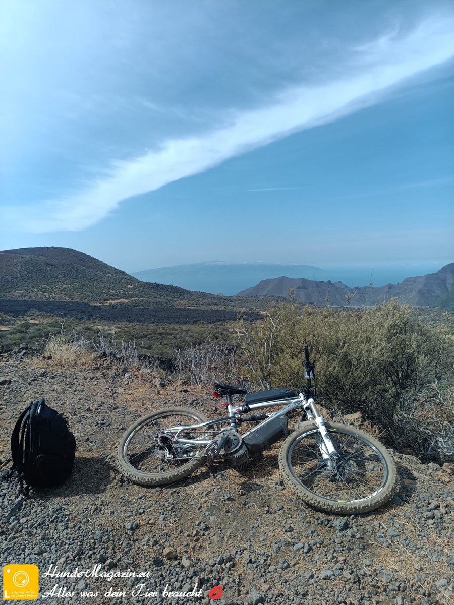 brettermacher's tweet image. Es war mal wieder ein Höhepunkt in der Woche. Die Landschaft, die Ruhe,der Blick auf die Nachbarinsel. Es ist anstrengend trotz E-Bike,aber es kommt so viel Energie zurück. Ich bin immer wieder auf ein neues begeistert.habt einen schönen Tag!