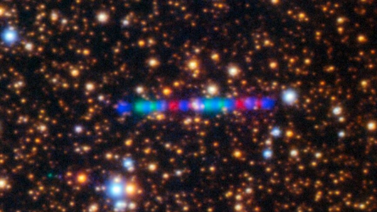 UOCSofficial's tweet photo. 🚨 Breaking Cosmic News! 🌌
A mysterious visitor from beyond our Solar System — 3I/ATLAS — is streaking past the Sun right now, and scientists are stunned.

#3IATLAS #InterstellarComet #SpaceMystery #JWST #Astronomy #Cosmos #ScienceNews #UOCS #Infochemist https://t.co/espUXSvTCH