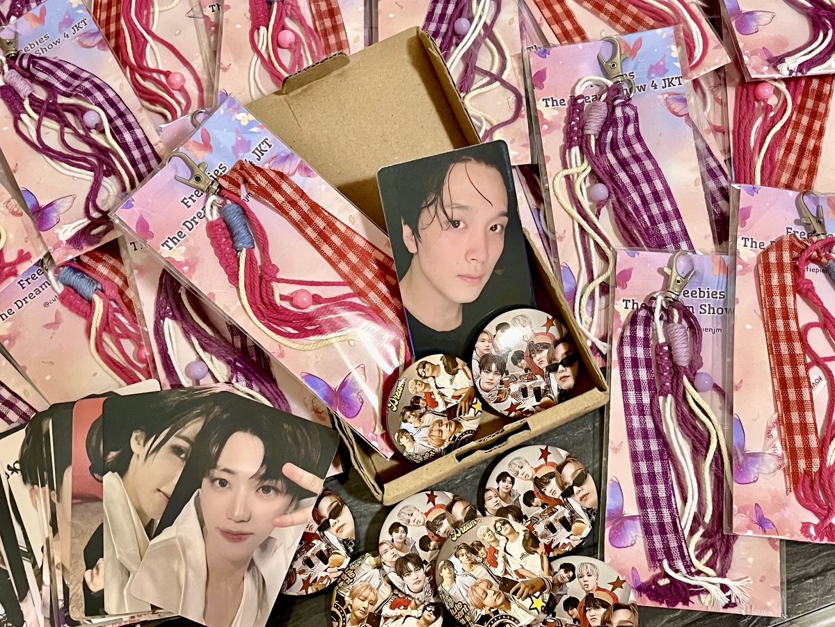 cutiepienjm's tweet photo. ˚₊ freebies online TDS 4 in Jakarta˚₊‧ 
by : with love, @cutiepienjm ♡ 
 
ੈ¸¸.•*¨*• keychain
ੈ¸¸.•*¨*• pin button
ੈ¸¸.•*¨*• pc nonoff &amp; official (if u lucky)

𑣲 like &amp; rt are appreciated
𑣲 username X in notes
𑣲 6 Nov, 20.00 WIB by 🍊
𑣲 kindly tag me if you get this https://t.co/xW2paOGzw5