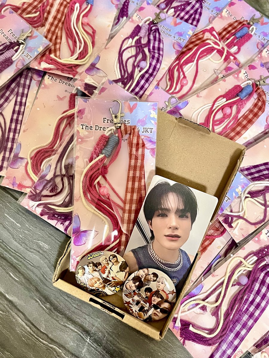 cutiepienjm's tweet photo. ˚₊ freebies online TDS 4 in Jakarta˚₊‧ 
by : with love, @cutiepienjm ♡ 
 
ੈ¸¸.•*¨*• keychain
ੈ¸¸.•*¨*• pin button
ੈ¸¸.•*¨*• pc nonoff &amp; official (if u lucky)

𑣲 like &amp; rt are appreciated
𑣲 username X in notes
𑣲 6 Nov, 20.00 WIB by 🍊
𑣲 kindly tag me if you get this https://t.co/xW2paOGzw5