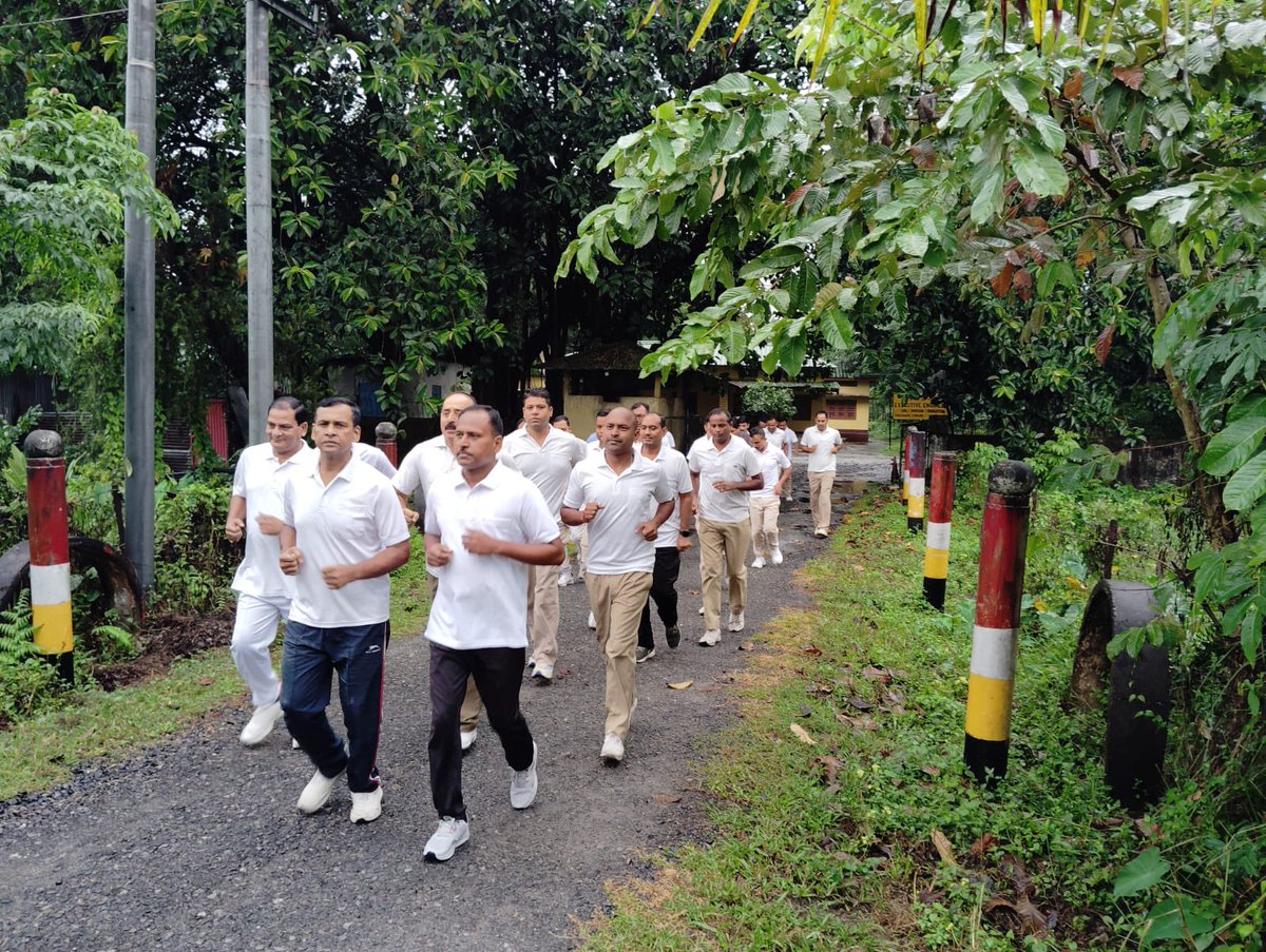 RangeOpsCrpfLA's tweet photo. Rashtriya Ekta Diwas had been observed on 31/10/2025 in this office in a befitting manner. Maximum personnel had participated in the Run for Unity as organised at Ops Range, CRPF, Lower Assam. Officers/Personnel took pledge in this regard as read out by the H.O.O. https://t.co/LW1pbantQI