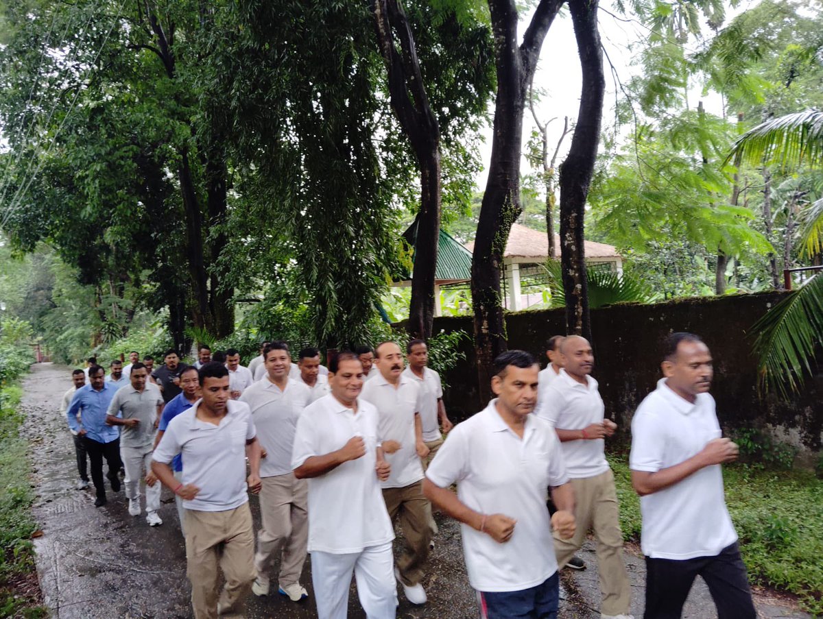 RangeOpsCrpfLA's tweet photo. Rashtriya Ekta Diwas had been observed on 31/10/2025 in this office in a befitting manner. Maximum personnel had participated in the Run for Unity as organised at Ops Range, CRPF, Lower Assam. Officers/Personnel took pledge in this regard as read out by the H.O.O. https://t.co/LW1pbantQI