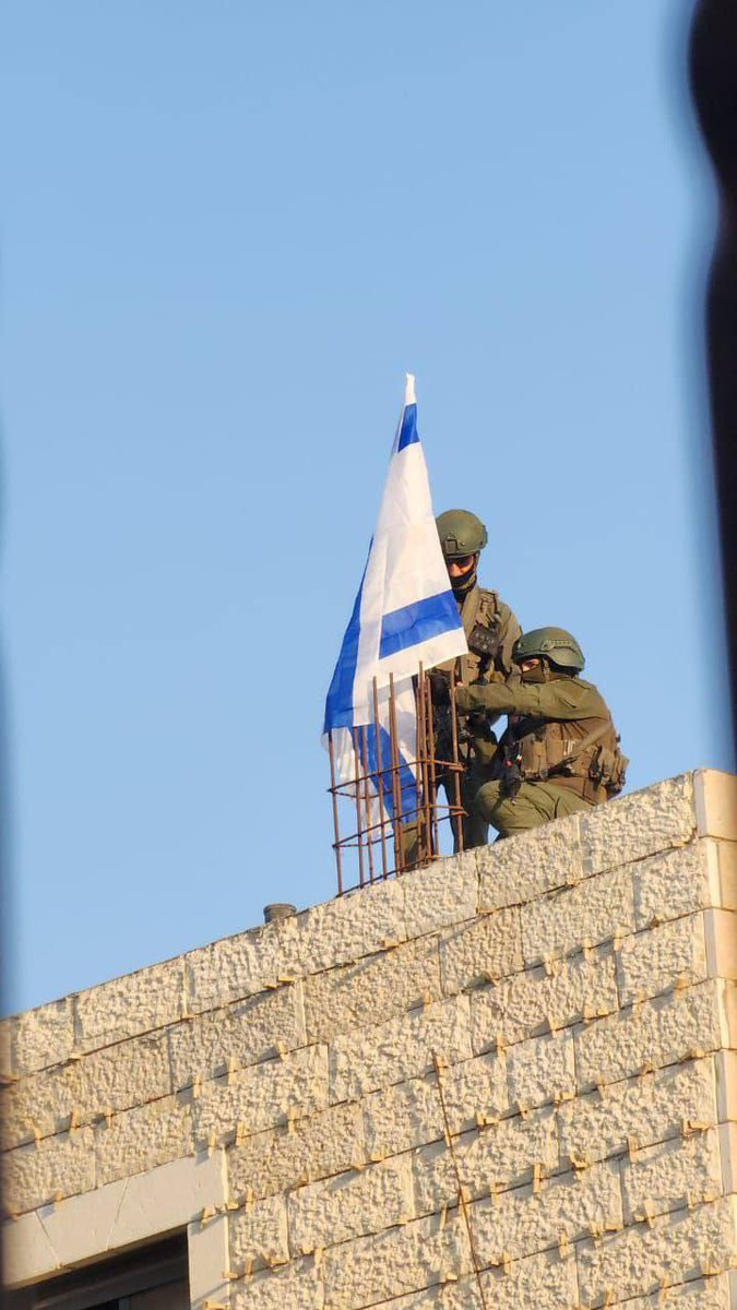 Our forces proudly fly the Israeli flag in the village of Al-Murayir, Ramallah.🇮🇱