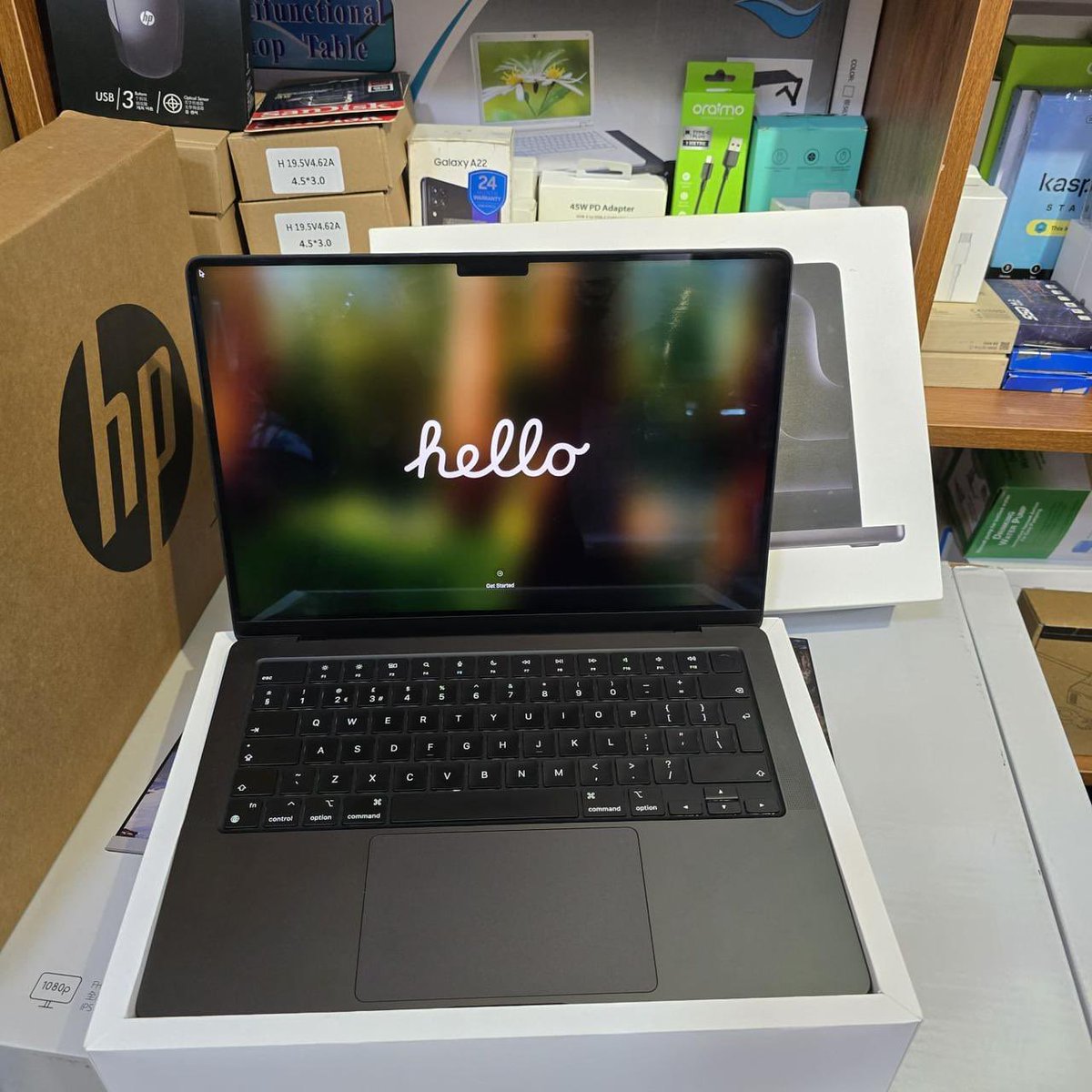 EdwinNgany's tweet image. BRAND NEW MACBOOKS 

13 inch MacBook Air M1 8/256gb Kes.91,000

13 inch MacBook Air M4 16/256gb Kes.131,000

13 inch MacBook Air M4 24/512gb Kes.183,000

MacBook Pro 14 inch M4 Pro 24/512gb Kes.257,000

📞0717040531
📍 Iconic Business Plaza 3rd Floor T12…