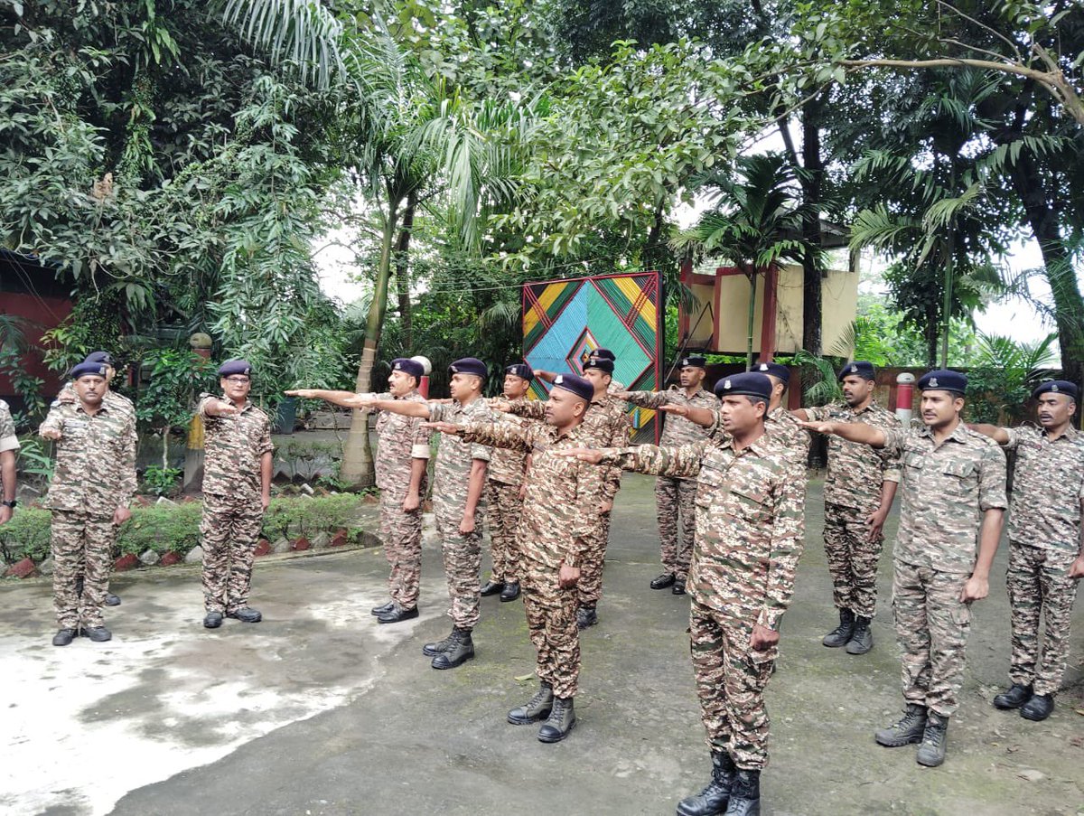 RangeOpsCrpfLA's tweet photo. Vigilance awareness week had been observed by this office from 27/10/2025 to 02/11/2025 in a befitting manner. Officers/personnel of this office took pledge in this regard on 27/10/2025. 
@crpfindia https://t.co/vdVUPl2K16