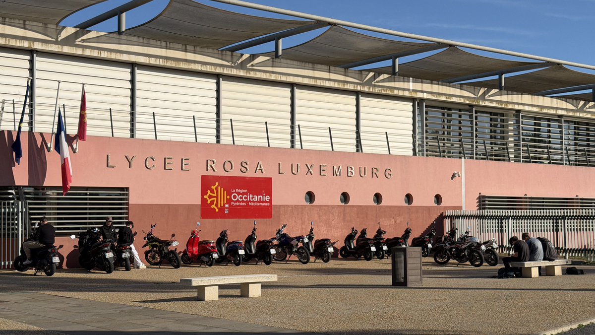 gbonzoms's tweet image. Une journée riche dans les #PyrénéesOrientales : visite de l’#EduLAB du @LyceeRosaLux @LtrSebastien, échanges fructueux avec l’équipe numérique @leDepartement66, découverte avec @LaureArino @dsden66 d’un projet local. Le numérique éducatif avance grâce à l’engagement de tous !