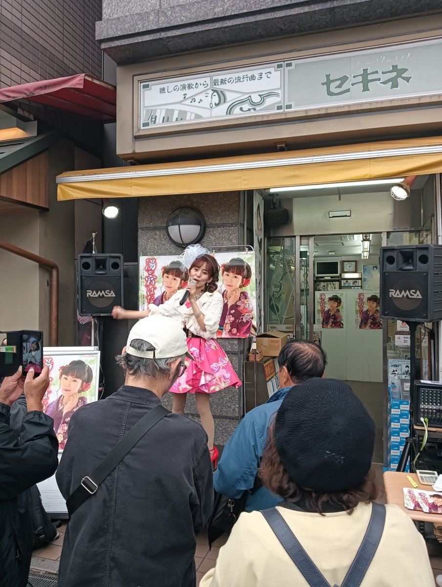 ichiro_bunyan's tweet photo. 迷宮のアンドローラ
錦糸町へ
背徳のハッスルラーメンで
気分転換
例のレコード店で
@akane__tsubaki サンの熱唱応援
フェイシャルエステ試した
悲報ほうれい線‼
曲でも作るか♬
#茜つばき
#今日のボヤキ
#VaperWave
#ViVi国宝級イケメンランキング
#はま寿司の大切りデカねた祭り https://t.co/iCdixXcnuP