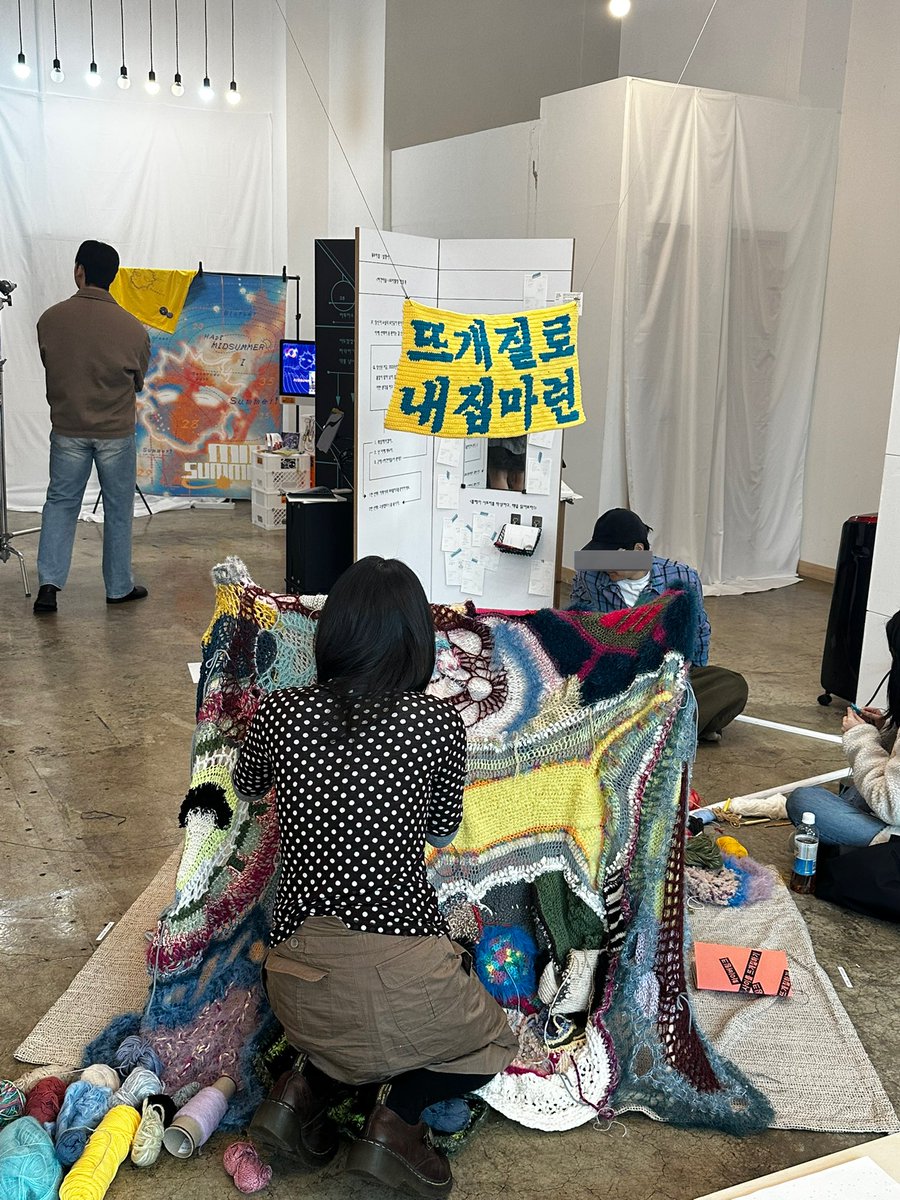 nyangbok_'s tweet photo. 재빨리 이동해서 계원 시디 졸전도🏃‍♀️

계원시디도 정말 다 고생함이 느껴졌고.. 상업적디자인만을 추구한(ㅋㅋ) 나라서 이런 개인의 생각이 드러나는 작품은 볼때마다 넘 감탄스러움.. 어떻게 이런생각을 풀어내지.. https://t.co/QzNr56bn9S