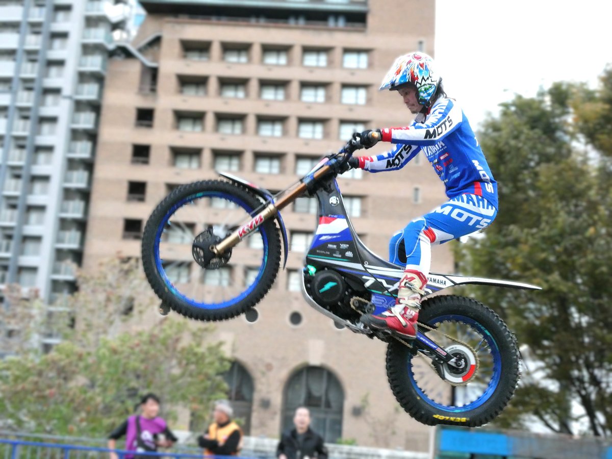 dolphin2_4's tweet image. #シティトライアルジャパン
@citytrialjapan 
@ken1kuroyama 
逆転優勝でシリーズチャンピオン！ #黒山健一 選手
電動トライアルバイクが頂点に立った