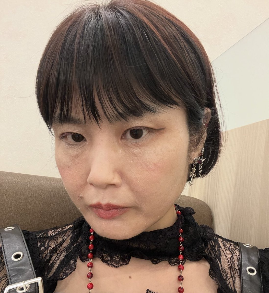 sarafuchu's tweet photo. 最近、垢抜けについての投稿をよく見かけるので、私の垢抜け遍歴を載せておきます
順に18歳→34歳→37歳→40歳 https://t.co/D02jjJMtp1