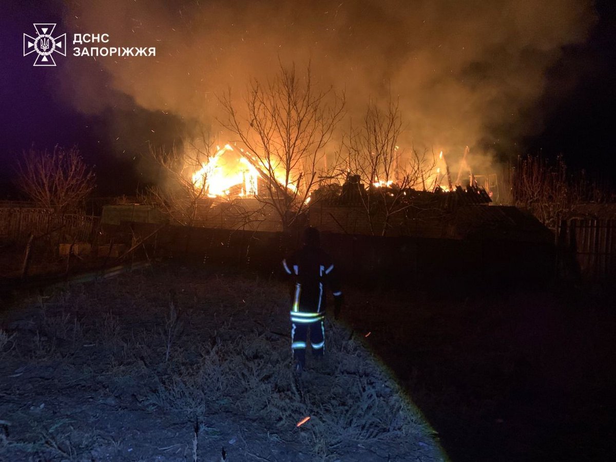 ZelenskyyUa's tweet image. It was another turbulent night for Ukraine. The Russians attacked our cities with drones – a total of 135 strike UAVs. Since yesterday evening, they have been hitting the Dnipro region – 8 people were injured in an attack on the city of Kamianske, an ordinary residential building…