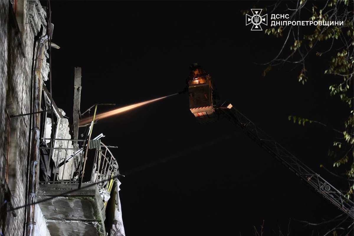 ZelenskyyUa's tweet image. It was another turbulent night for Ukraine. The Russians attacked our cities with drones – a total of 135 strike UAVs. Since yesterday evening, they have been hitting the Dnipro region – 8 people were injured in an attack on the city of Kamianske, an ordinary residential building…