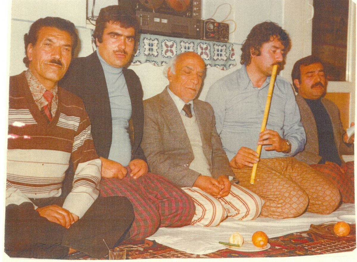 theGhaltaban's tweet image. در مکتب اصفهان، پیژامه از ساز مهم‌تره‌.