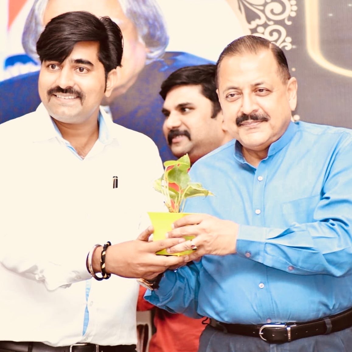 माननीय <a href="/DrJitendraSingh/">Dr Jitendra Singh</a> जी को जन्मदिन की हार्दिक शुभकामनाएँ 💐🙏

महादेव  आपको स्वस्थ, प्रसन्न और सफल रखें यही प्रार्थना है।💐🙏🕉️