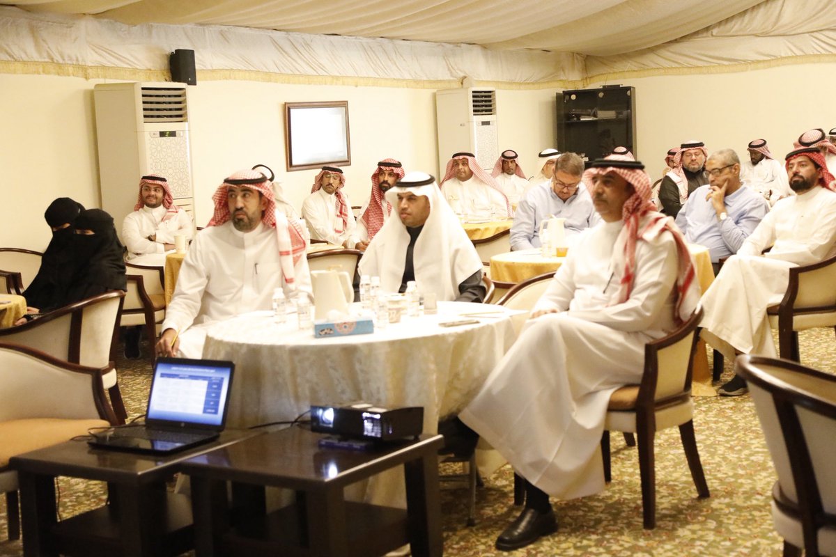 عقد #معهد_خادم_الحرمين_الشريفين_لأبحاث_الحج_والعمرة في #جامعة_أم_القرى صباح اليوم ورشة عمل بعنوان: "تحديات منظومة الحج والعمرة والفرص البحثية"، وذلك ضمن جهود المعهد لتعزيز العمل البحثي وتكامل الجهود الأكاديمية في تطوير الأبحاث العلمية المرتبطة بالتحديات والفرص المتعلقة بمنظومة