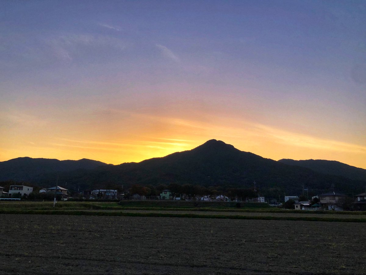 007tora's tweet photo. 2025/11/06  17:11
福岡市近郊の夕暮れです。
気温15,7℃、無風です。
evening now in the suburbs of Fukuoka city ,Japan https://t.co/8asRtCLgy2