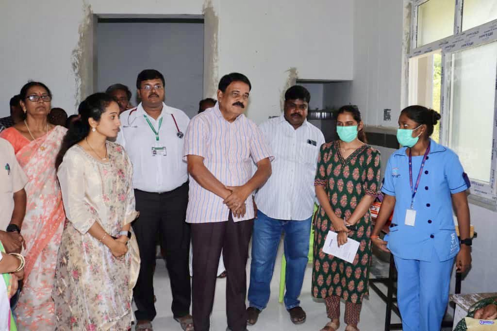 PalleSindhura's tweet photo. ప్రజల సౌకర్యార్థం కొత్తచెరువు కమ్యూనిటీ హెల్త్ సెంటర్లో ప్రభుత్వం ఆధ్వర్యంలో నిర్వహించే ఉచిత కంటి వైద్య పరీక్ష శిబిరానికి ముఖ్య అతిథిగా హాజరైన పుట్టపర్తి ఎమ్మెల్యే పల్లె సింధూర రెడ్డి గారు, మాజీ మంత్రి పల్లె రఘునాథరెడ్డి గారు. #freeeyecheckupcamp #healthcare
#MlaSindhuraReddy https://t.co/hCnXhECVOB