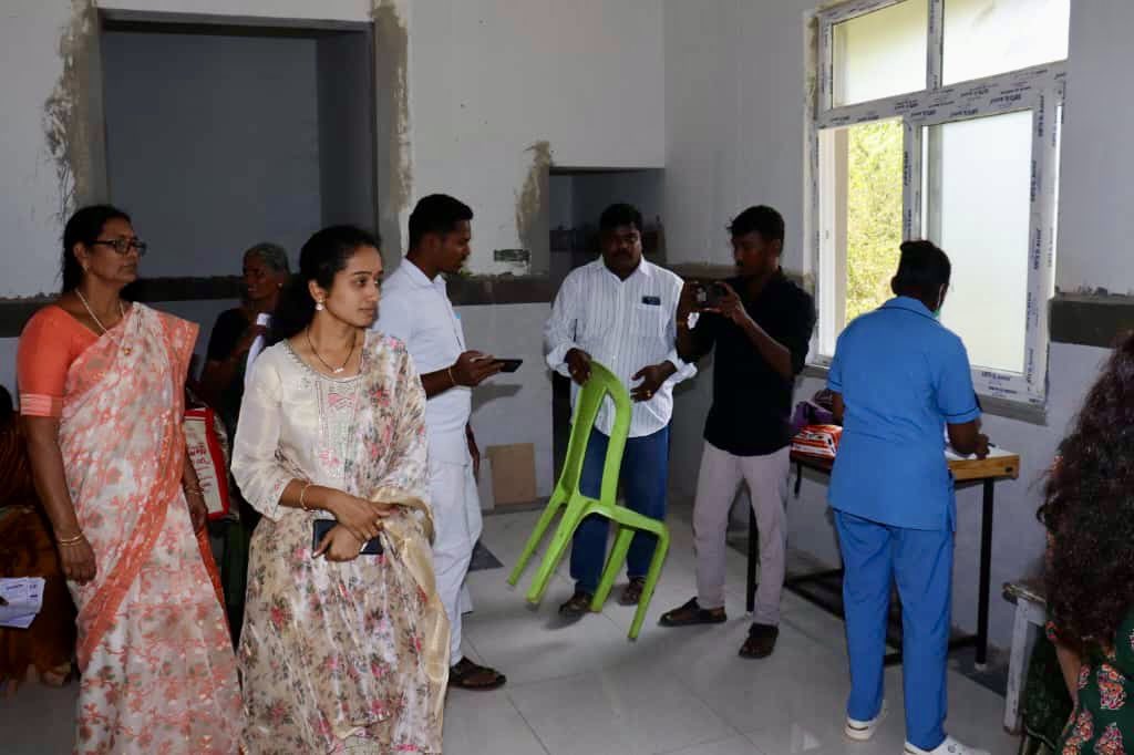 PalleSindhura's tweet photo. ప్రజల సౌకర్యార్థం కొత్తచెరువు కమ్యూనిటీ హెల్త్ సెంటర్లో ప్రభుత్వం ఆధ్వర్యంలో నిర్వహించే ఉచిత కంటి వైద్య పరీక్ష శిబిరానికి ముఖ్య అతిథిగా హాజరైన పుట్టపర్తి ఎమ్మెల్యే పల్లె సింధూర రెడ్డి గారు, మాజీ మంత్రి పల్లె రఘునాథరెడ్డి గారు. #freeeyecheckupcamp #healthcare
#MlaSindhuraReddy https://t.co/hCnXhECVOB