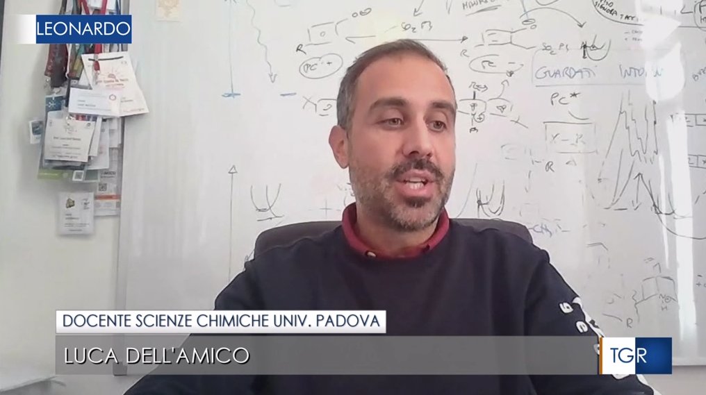 discunipd's tweet photo. Su @TgrLeonardo il nostro prof. @LucaDellAmicoLD ha parlato di Fotocatalisi, Chimica Sostenibile e farmaceutica.
Guarda il servizio dal minuto 11:03 👇
https://t.co/41vGyDzoGn
#discunipd #unipd https://t.co/oYzjxdDtoH