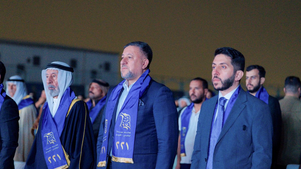 alseyadaiq's tweet photo. أهالي العامرية يستقبلون الشيخ خميس الخنجر في مؤتمر انتخابي حاشد دعماً للمرشح مثنى النواف

في أجواء جماهيرية حاشدة، شارك رئيس تحالف السيادة الشيخ خميس الخنجر في المؤتمر الانتخابي للمرشح مثنى النواف، الذي أقيم في مدينة ال��امرية وسط حضور واسع من شيوخ العشائر والوجهاء والمواطنين الذين أكدوا دعمهم لمشروع السيادة.

وأشار الشيخ الخنجر في كلمته على المشاركة الفاعلة في رسم مستقبل العراق، مؤكداً أن العراقيين يريدون عراقاً عادلاً بين مكوناته، مشدداً على أن تكون مؤسسات الدولة قوية تحمي جميع المكونات وتضمن العدالة للجميع.

ودعا الشيخ الخنجر إلى التصدي للمشاريع الخارجية وتقوية الجبهة الداخلية لمجابهة الأعداء، محذّراً من قوى الظلام التي تجاوزت على الناس وتحاول خلق عداوات بين المكونات العراقية، وعرقلة عمل الحكومة ومشاريع التنمية.

وخاطب الشيخ الخنجر الجماهير قائلاً: قوة الشعب في وحدته، وخروجكم للتصويت وانتخاب الشرفاء رسالة قوية للخارجين عن القانون، وإخراج الفاسدين.

واختُتم المؤتمر بتأكيد الحضور دعمهم للمرشح مثنى النواف وبرنامج تحالف السيادة، تعبيراً عن رغبتهم في التغيير والإصلاح وبناء دولة عادلة تحمي جميع العراقيين.
#قضية_وهوية