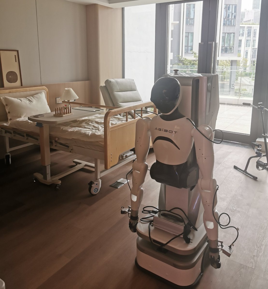 cabeljc's tweet image. Humanoids are learning by doing.
Visited @AgiBot_zhiyuan Center, where robots train for real jobs: warehouse, home care, hospitality.
#PhysicalAI is going live.
#humanoidrobotics