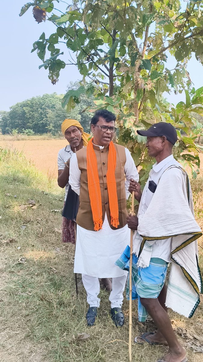 ନୂଆପଡା ଉପ ନିର୍ବାଚନ ଅବସରରେ ଆଜି ନୂଆପଡ଼ାର ସାଧାରଣ ଜନତା ଓ କୃଷକ ଭାଇଙ୍କୁ ଭେଟି ମୁଖ୍ୟମନ୍ତ୍ରୀ ଶ୍ରୀ ମୋହନ ଚରଣ ମାଝୀଙ୍କ ଜନ କଲ୍ୟାଣକାରୀ ଯୋଜନା ସମ୍ପର୍କରେ ଅବଗତ କରାଇବା ଅବସରରେ ।
#Vote4BJP #nuapadabyelection 
<a href="/JPNadda/">Jagat Prakash Nadda</a> 
<a href="/narendramodi/">Narendra Modi</a>