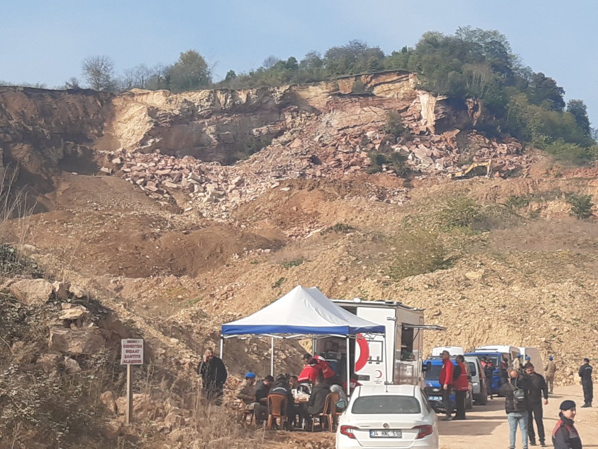 Maden sahasındayım şimdi. Sıfır palye ve sıfır iş güvenliği... Dayım hala enkaz altında.