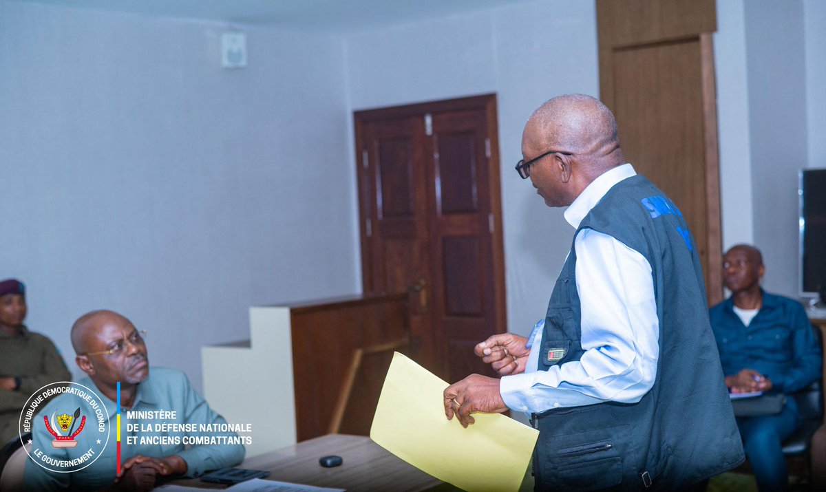 À Kisangani,  le <a href="/VPMDefenseRdc/">Vice-Primature, Ministère de La Défense/RDC</a> S.E Me Guy Kabombo Muadiamvita @gkm enchaîne avec des audiences sur les questions se rapportant à la mise en condition des FARDC. 
Ayant constaté le ralentissement des travaux de raccordement en réseau électrique au camp BAHUMA et au centre