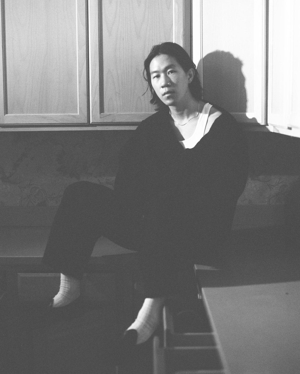 【Interview】
boylifeが語る「少年性」と「人生」の同居、keshiやディアンジェロからの学び、韓国系アメリカ人として生きること

▼記事はこちら
🔗rollingstonejapan.com/articles/detai…

BiKN Shibuyaでの来日を前にロングインタビューが実現。オルタナティヴR&amp;Bの大器を今こそ知る──
<a href="/gelatowilliams/">boylife</a> #BiKN