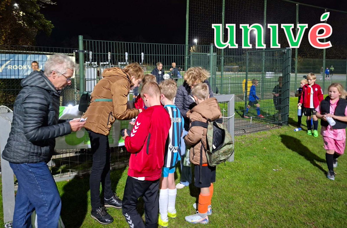 Zien én gezien worden: MVV-jeugd fietst verlicht dankzij Univé mvv27.nl/2025/11/06/zie…