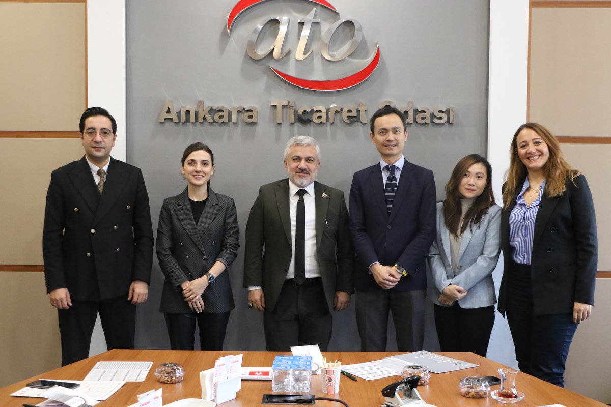 Hong Kong Ticaret Geliştirme Konseyi  Bölge Direktörü Chris Lo ve Pazarlama Müdürü Joyce Chan, Ankara Ticaret Odası’nı ziyaret etti. ATO Genel Sekreter Yardımcısı Abdurrahman Karabudak’ın yer aldığı görüşmede, iki ülke arasındaki ekonomik ve ticari iş birliğinin geliştirilmesine