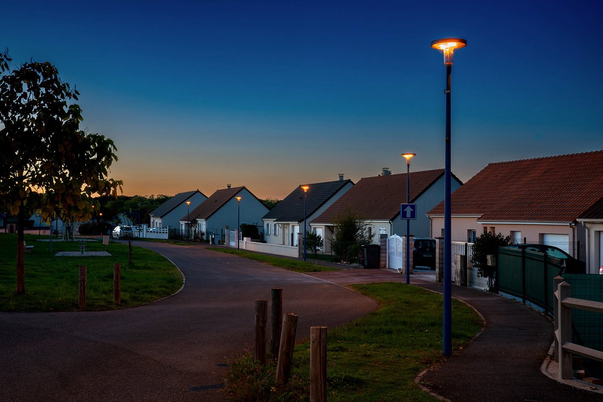 ZoomLumiere's tweet image. Dans la commune d’Avord, l'éclairage public allie respect de la biodiversité et économies d'énergie. Vers un avenir durable : lightzoomlumiere.fr/realisation/pr…

📷 Biological White 3000-1800 K @SeluxCorp
© Yannick Pirot

#collter #eclairagepublic #biodiversite